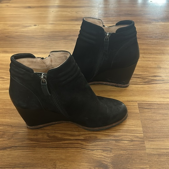 Gorgeous pair wedge black booties biala brand leather upper size 7 comfortable - Picture 8 of 10